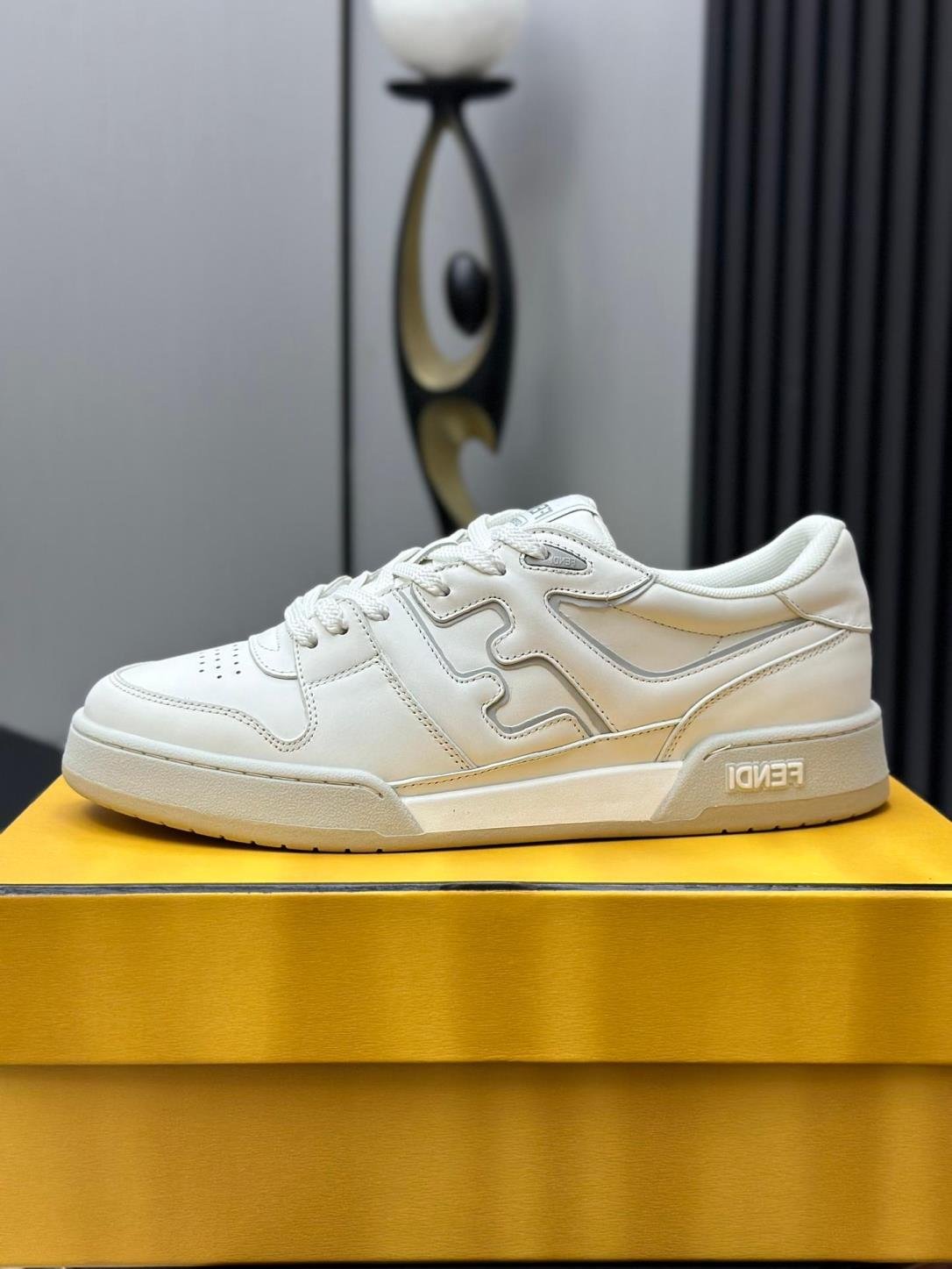 펜디 클래식 모던 화이트 슈즈 Fendi5619