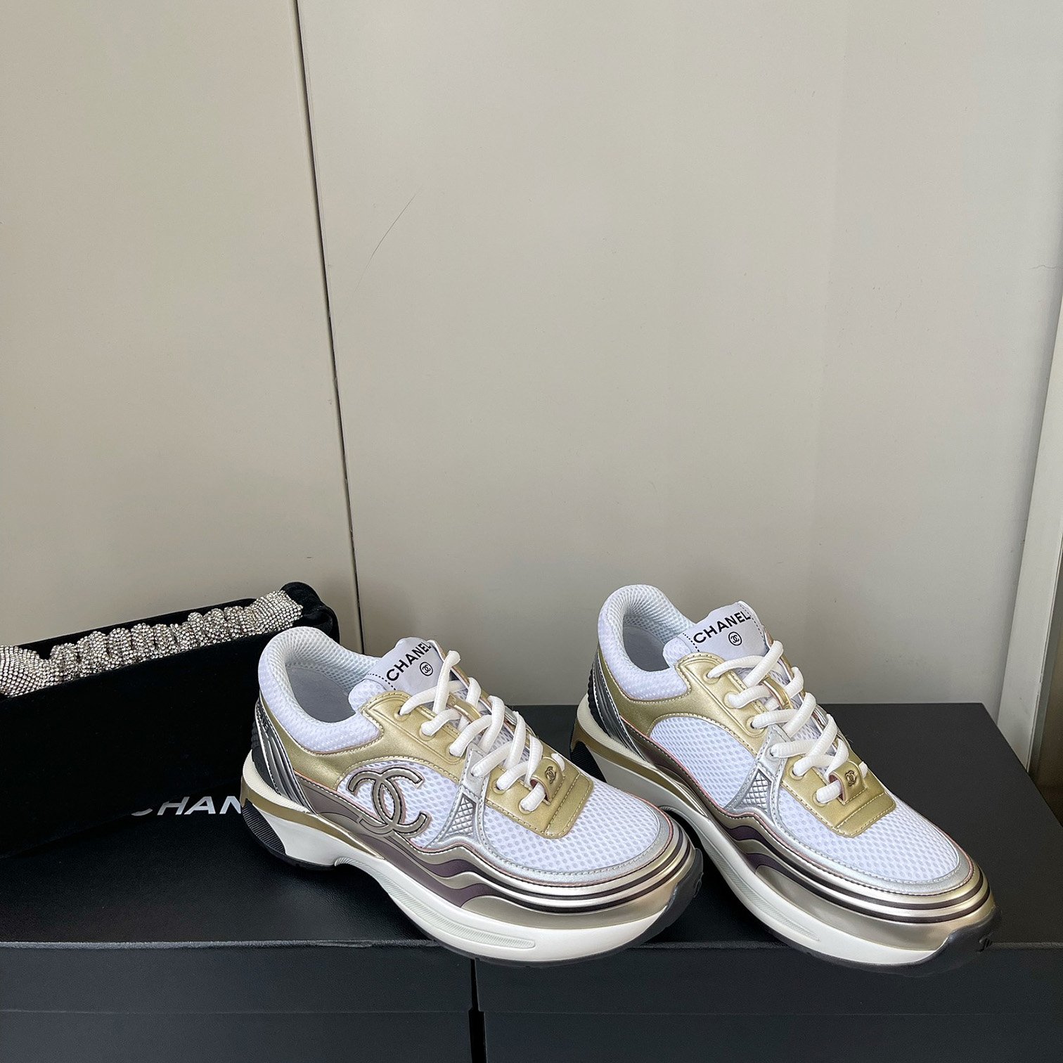 샤넬 로우탑 스니커즈-골드 CHANEL76006