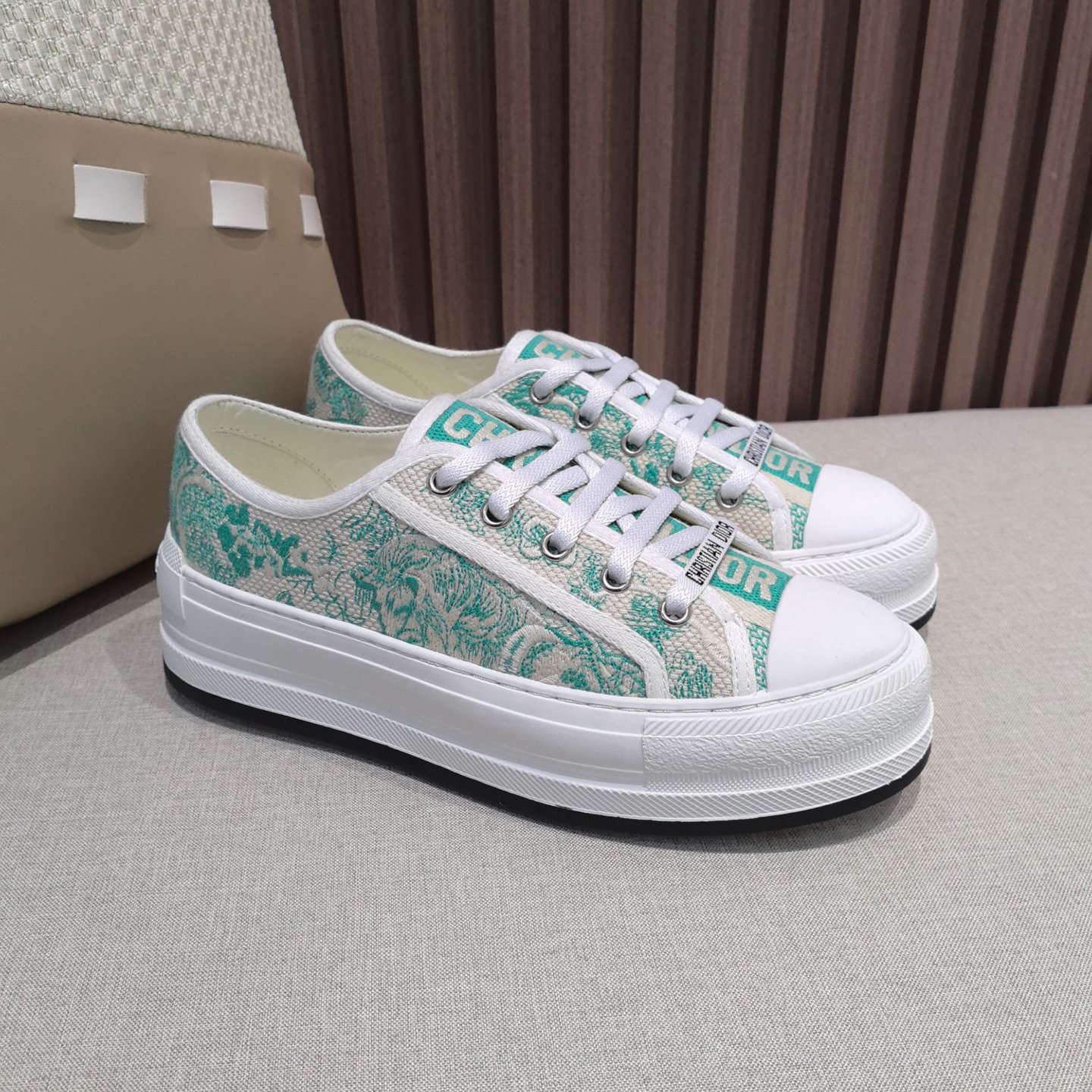 디올 Walk'n 플라워 자수 통굽 스니커즈 -- 그린 DIOR2624