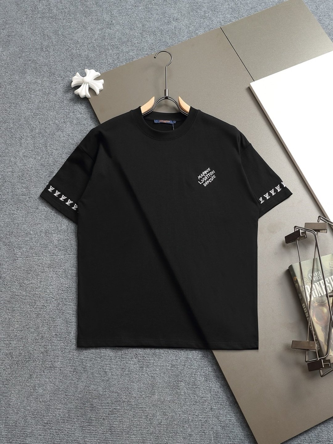 LV-867 루이비통 라운드 반팔 티셔츠 남녀공용